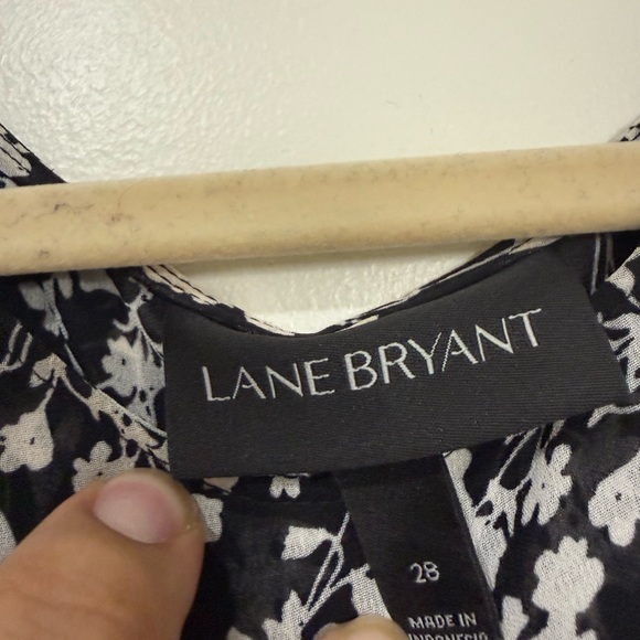 Lane Bryant Black & White Floral Sleeveless Tunic - Picture 2 of 3